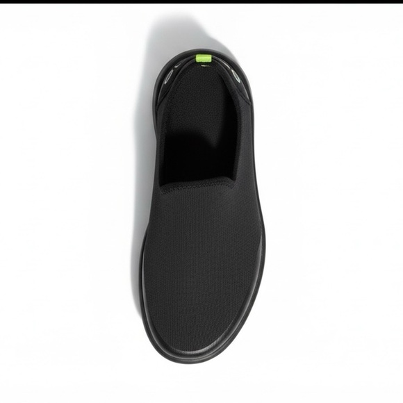 OOFOS OOmg eeZee Womens Sz 7 Black Low Recovery Shoes Sneaker Slip On Minimalist - Picture 2 of 13